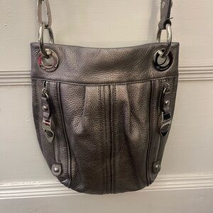 B. Makowsky Silver Metallic Pebble Leather Crossbody Convertible Shoulder Bag